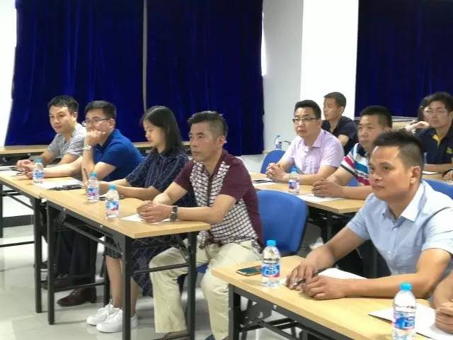 五月夏花绚烂学习热情似火  聚力商会孵化学堂如约举行